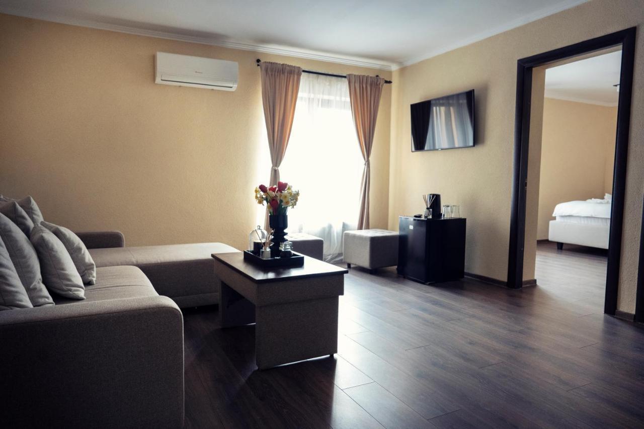London Apartments Васлуй Экстерьер фото