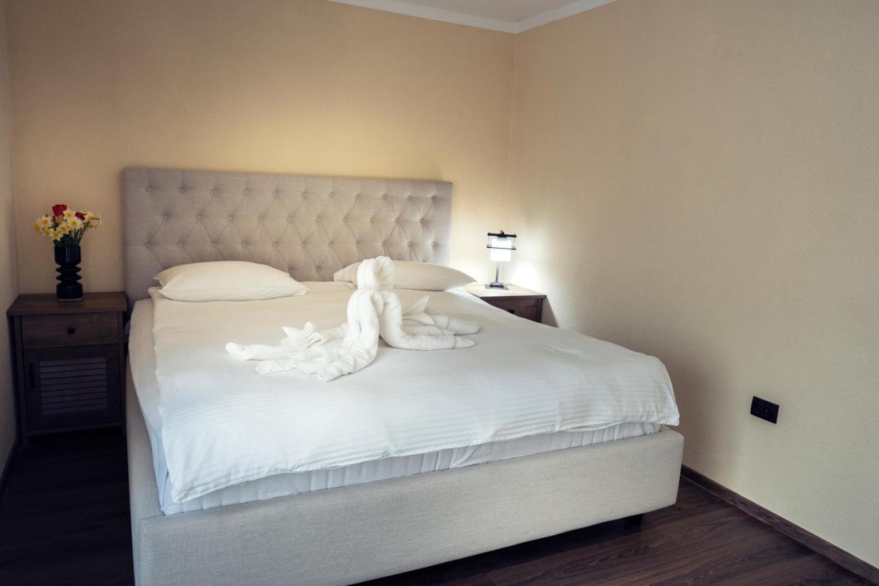 London Apartments Васлуй Экстерьер фото